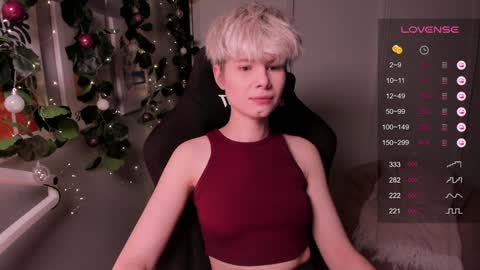 Snapshot of imnotmia chatting on December 10, 5:11 pm Mia online show from December 10, 5:11 pm