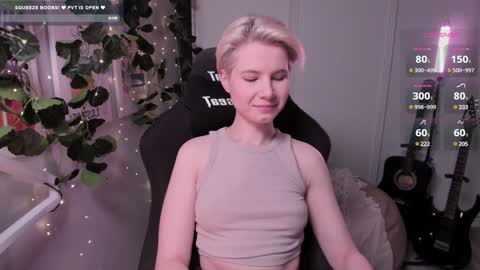 Snapshot of imnotmia chatting on February 4, 10:00 am Mia online show from February 4, 10:00 am