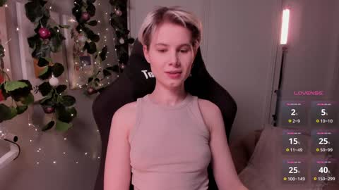 Snapshot of imnotmia chatting on January 4, 5:16 pm Mia online show from January 4, 5:16 pm