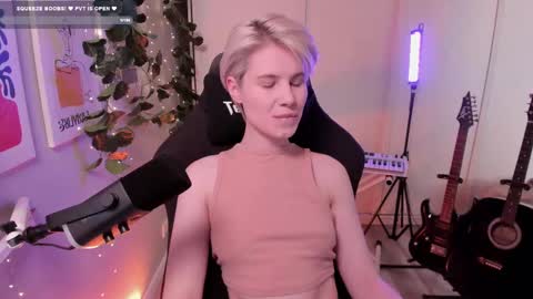 Snapshot of imnotmia chatting on February 23, 1:21 pm Mia online show from February 23, 1:21 pm