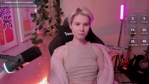 Snapshot of imnotmia chatting on February 28, 12:52 pm Mia online show from February 28, 12:52 pm