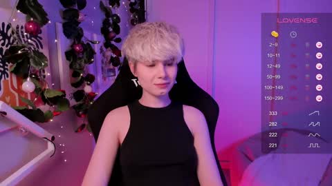 Snapshot of imnotmia chatting on December 9, 8:44 pm Mia online show from December 9, 8:44 pm