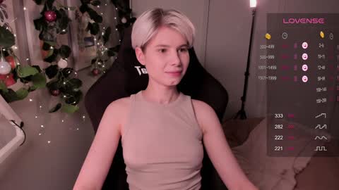 Snapshot of imnotmia chatting on December 19, 5:29 pm Mia online show from December 19, 5:29 pm