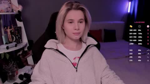 Mia online show from February 12, 9:24 am