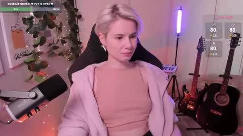 Snapshot of imnotmia chatting on February 22, 12:51 pm Mia online show from February 22, 12:51 pm