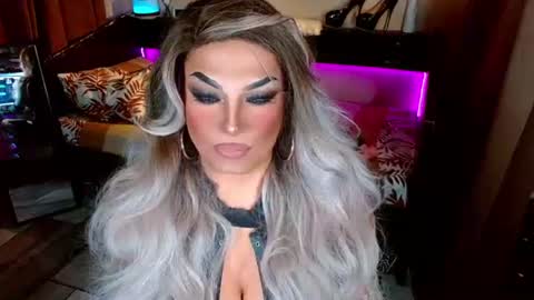 QUEEN MADI  online show from June 25, 9:31 pm