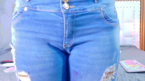 LITTLE AINHOA  online show from November 21, 8:29 pm