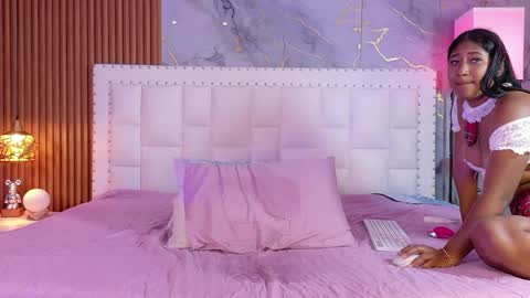 LITTLE AINHOA  online show from May 12, 8:29 pm