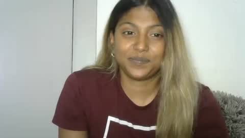 indianqtpie6 online show from October 19, 6:12 pm