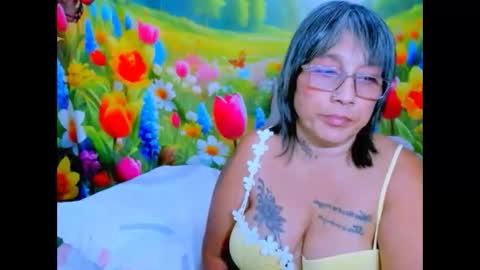 indianroxy27 online show from June 8, 1:28 am