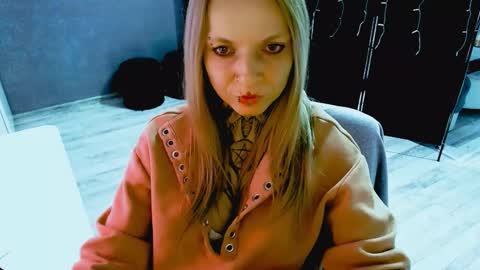 Snapshot of inesdesire chatting on October 2, 6:28 pm InesDesire online show from October 2, 6:28 pm