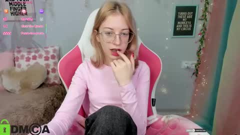 Mia online show from March 9, 1:59 pm