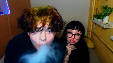 informalcouple online show from March 31, 1:17 am