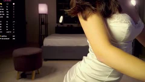 Im Senise Welcome to my room My instagram  online show from June 18, 8:20 am