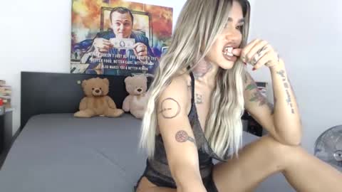 Snapshot of inna_sense chatting on February 19, 8:22 am inna_sense online show from February 19, 8:22 am