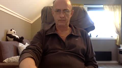 insignia20 online show from January 27, 12:05 pm