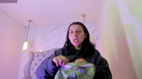 iris_77 online show from September 29, 6:29 pm