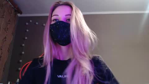 Snapshot of iris_lave chatting on October 14, 3:48 pm Lily online show from October 14, 3:48 pm