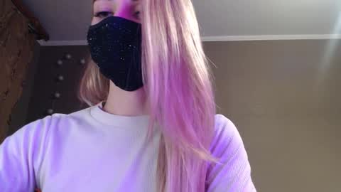Snapshot of iris_lave chatting on October 15, 4:08 pm Lily online show from October 15, 4:08 pm