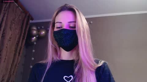 Lily online show from November 21, 8:07 pm