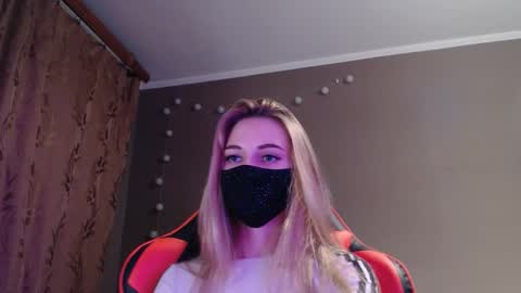Snapshot of iris_lave chatting on October 13, 3:47 pm Lily online show from October 13, 3:47 pm