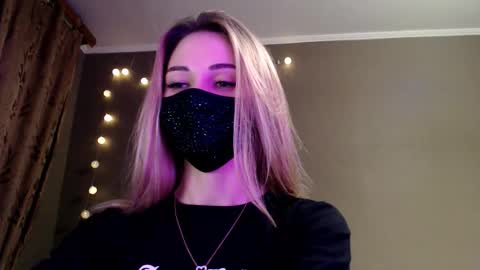 Lily online show from December 4, 8:30 pm