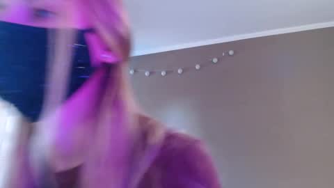 Snapshot of iris_lave chatting on September 20, 2:31 pm Lily online show from September 20, 2:31 pm