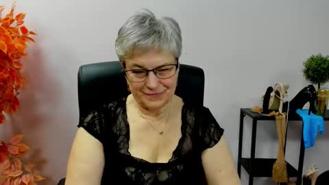 I R I S online show from October 31, 8:04 am