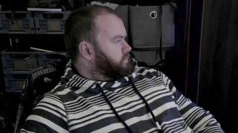 Snapshot of irishdaddy24 chatting on December 22, 9:55 am twitter theirishman205 online show from December 22, 9:55 am