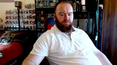 Snapshot of irishdaddy24 chatting on October 6, 8:43 am twitter theirishman205 online show from October 6, 8:43 am