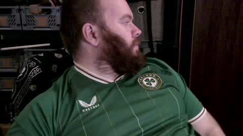 Snapshot of irishdaddy24 chatting on December 5, 4:39 pm twitter theirishman205 online show from December 5, 4:39 pm