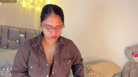 iris online show from April 6, 9:54 am