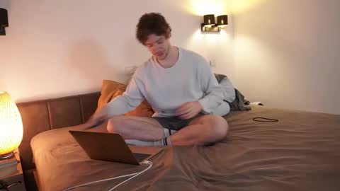 Sam online show from November 28, 7:32 pm