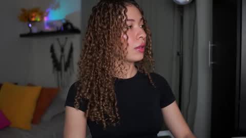 isa_____ online show from October 29, 3:19 am