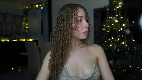 isa_____ online show from December 17, 2:07 am