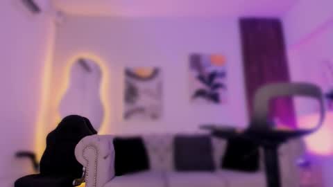 Isa  online show from November 13, 8:33 pm