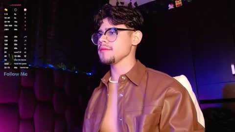 Snapshot of isaac_saenz chatting on December 14, 9:45 pm Isaac Saenz. online show from December 14, 9:45 pm