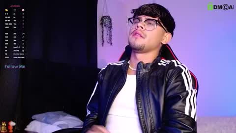 Snapshot of isaac_saenz chatting on October 15, 12:47 am Isaac Saenz. online show from October 15, 12:47 am