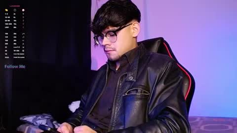 Snapshot of isaac_saenz chatting on October 28, 9:49 pm Isaac Saenz. online show from October 28, 9:49 pm