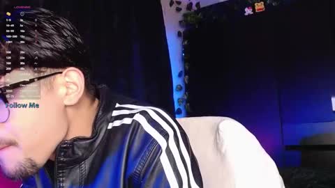 Snapshot of isaac_saenz chatting on December 18, 11:40 pm Isaac Saenz. online show from December 18, 11:40 pm