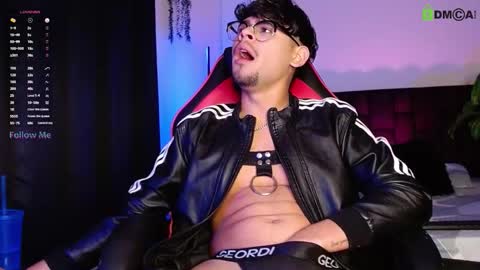 Snapshot of isaac_saenz chatting on October 3, 1:04 am Isaac Saenz. online show from October 3, 1:04 am