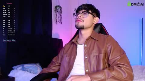 Snapshot of isaac_saenz chatting on October 12, 11:17 pm Isaac Saenz. online show from October 12, 11:17 pm