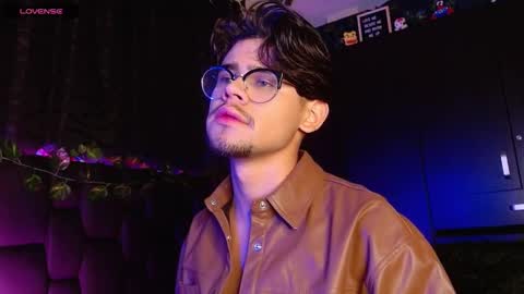 Snapshot of isaac_saenz chatting on January 19, 9:55 pm Isaac Saenz. online show from January 19, 9:55 pm