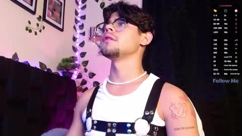 Snapshot of isaac_saenz chatting on February 14, 1:34 am Isaac Saenz. online show from February 14, 1:34 am