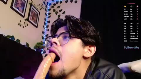 Snapshot of isaac_saenz chatting on February 17, 9:21 pm Isaac Saenz. online show from February 17, 9:21 pm