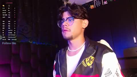 Snapshot of isaac_saenz chatting on January 17, 10:34 pm Isaac Saenz. online show from January 17, 10:34 pm