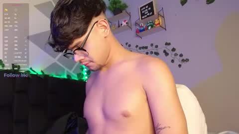 Snapshot of isaac_saenz chatting on December 6, 1:35 am Isaac Saenz. online show from December 6, 1:35 am