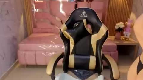 isabeau_s online show from June 11, 1:42 pm