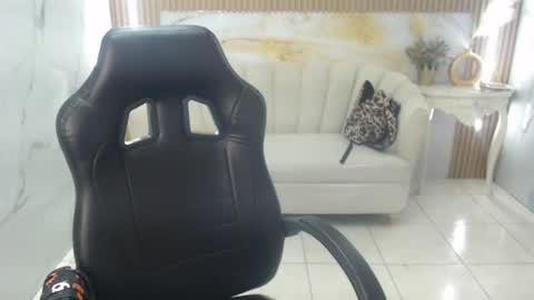 isabeau_s online show from June 13, 1:21 pm