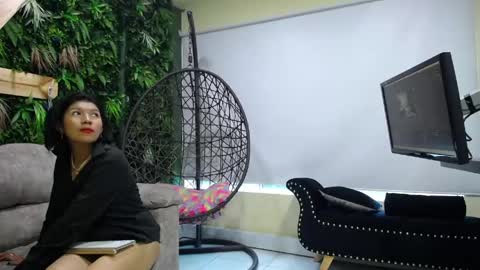 isabel_luxx online show from April 11, 8:13 pm